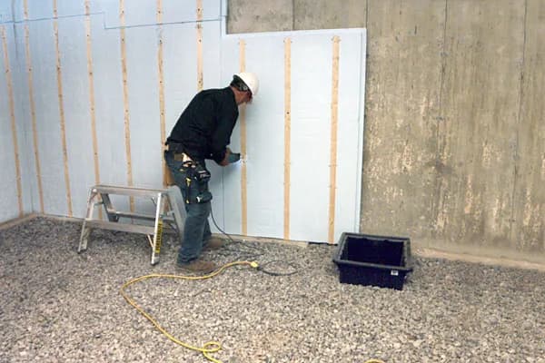Faut-il isoler un sous-sol enterré pour éviter l'humidité et les pertes de chaleur ?