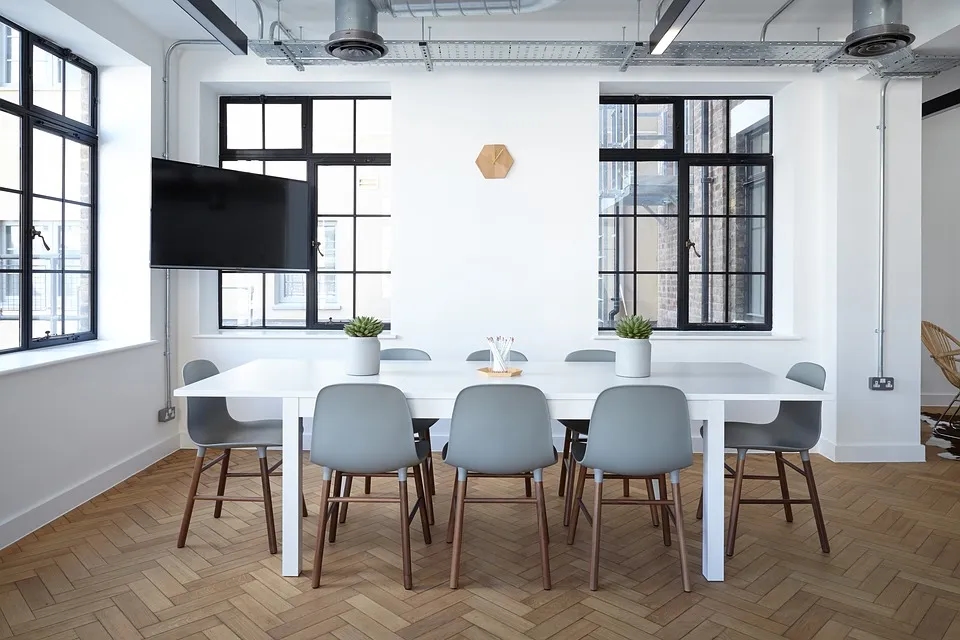Coffrage tuyaux plafond : astuces pour cacher efficacement vos tuyaux