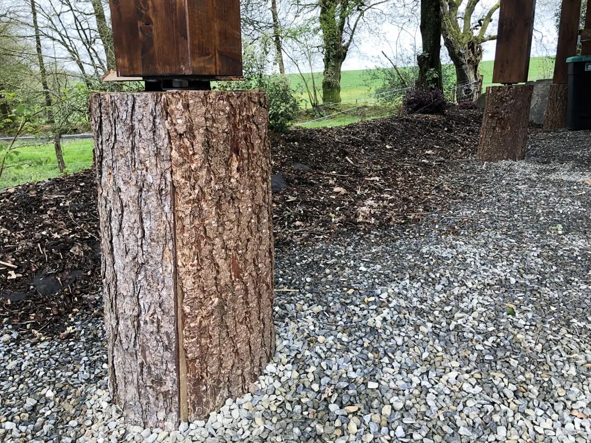 Habillage poteau béton extérieur : 5 solutions pratiques et esthétiques