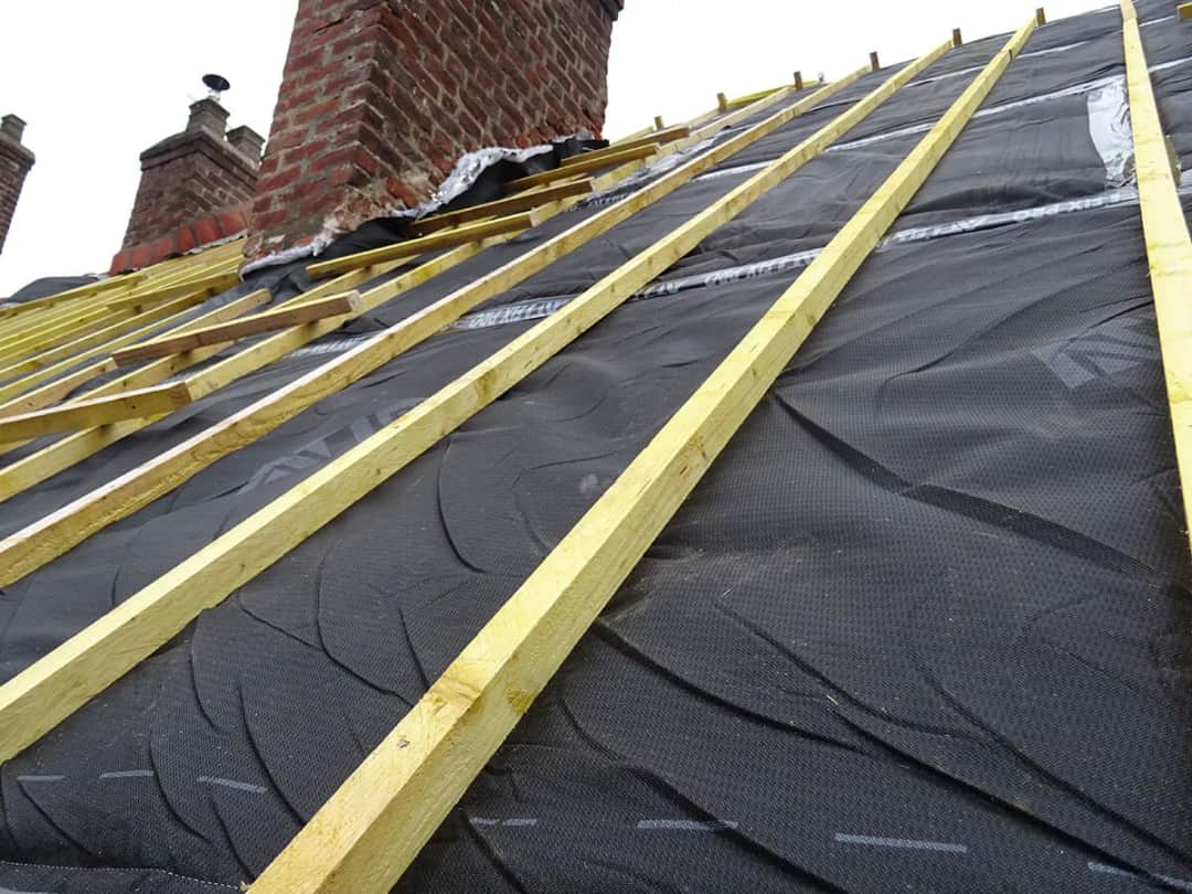 Isolation toiture par l'extérieur : techniques, avantages et coûts révélés